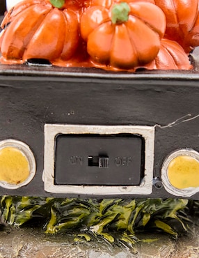 Figura decorativa de Halloween Cementerium con forma de camioneta